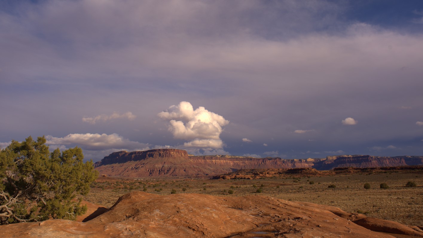 Inside Canyonlands, Needle District, mid-day 1 of 3